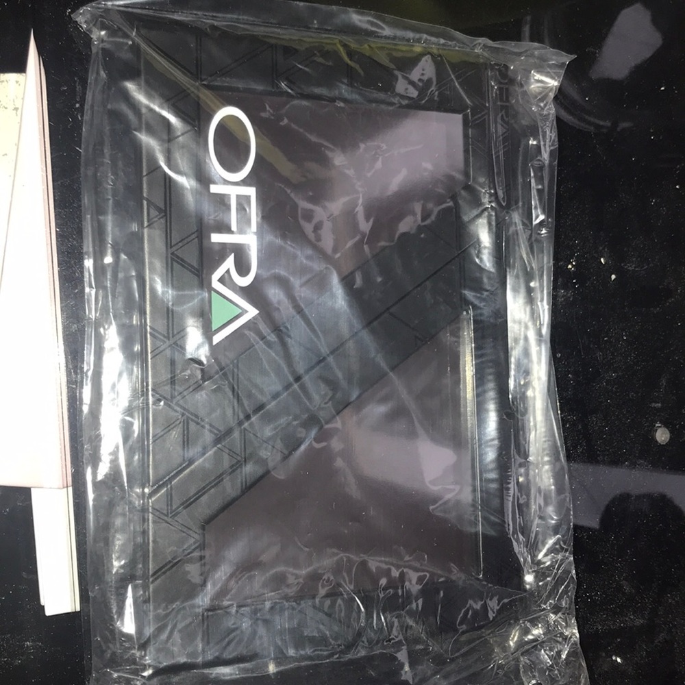 Ofra magnetic pallet
